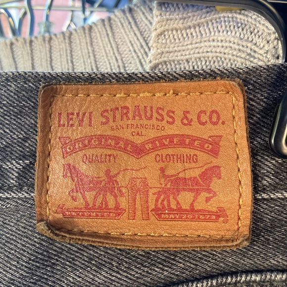 Levi Wedge Shorts - Picture 3 of 5